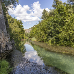 Excursie o zi Casutele Flintstone – Geoparkul Iskar – Panega – Pestera Prohodna “Ochii lui Dumnezeu” Autocar  2026