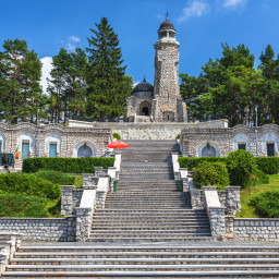 Reducere o zi Mausoleul de la Mateias – Cheile si Pestera Dambovicioara – Castelul Bran Autocar  2026