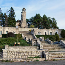 Vacanta o zi Mausoleul de la Mateias – Cheile si Pestera Dambovicioara – Castelul Bran Autocar  2026