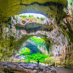 Excursie o zi Plevna – Lovech – Pestera Devetashka – Cascadele Krushuna Autocar 2026