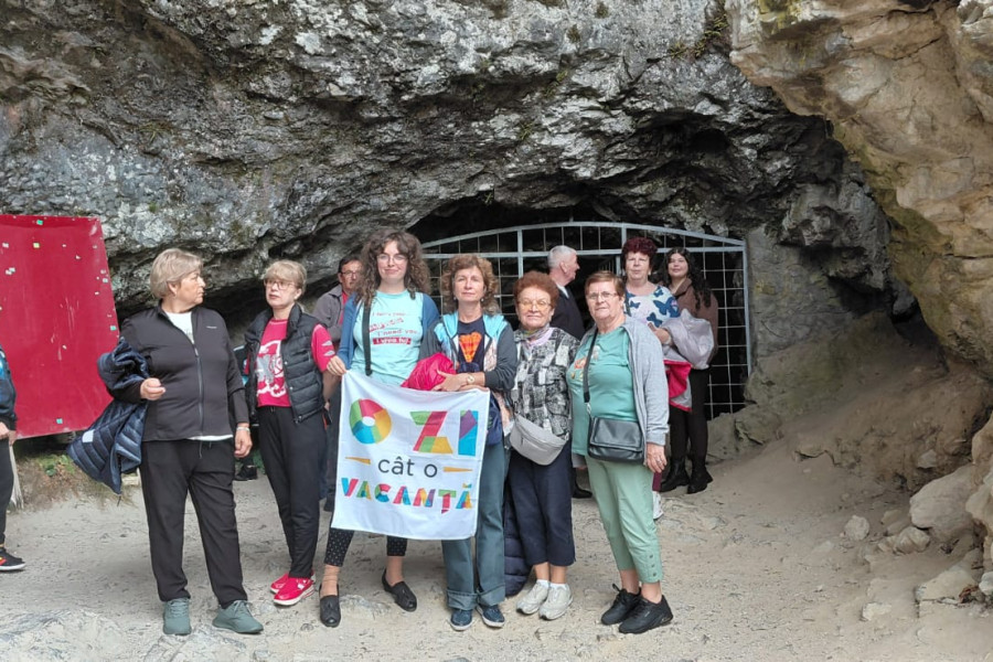 Excursie 1 zi Castelul Vrajitoarelor – Satul Rasturnat – Padurea Colorata – Pestera Muierilor Autocar | 2026